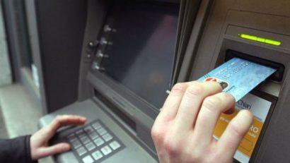 Băncile obligate să afişeze comisioanele la bancomate