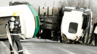 Trafic întrerupt pe A2 din cauza unui accident