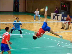 (VIDEO) Sepak Takraw, o combinaţie între volei, fotbal şi arte marţiale