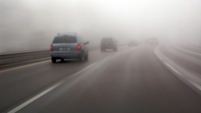 Ceaţă pe A2 – vezi pe unde se mai circulă greu din această cauză