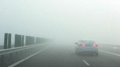 Ceaţa se menţine pe A2. Trafic îngreunat