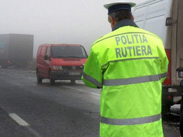 Trafic îngreunat pe A2 din cauza unui autotren deraiat