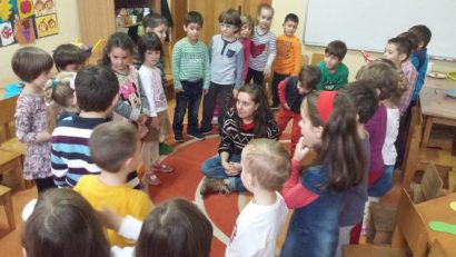 Raluca şi Monica, eleve din Constanţa. VOLUNTARIATUL ca stil de viaţă