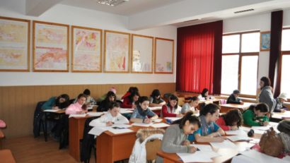 Fizică, Religie, Matematică. Elevii din Constanţa se întrec în concursuri