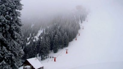 Ninsorile şi vântul puternic revin în zona de munte