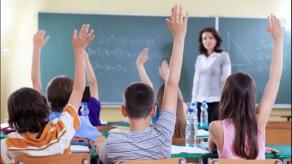 Situaţie neclară în Educaţie. Ar putea avea loc DISPONIBILIZĂRI masive