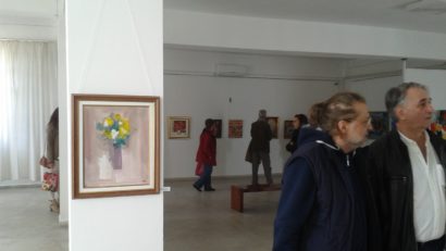 Muzeul de Artă din Constanța întâmpină vizitatorii, de Paște, cu expoziția ”Scara cu Flori”