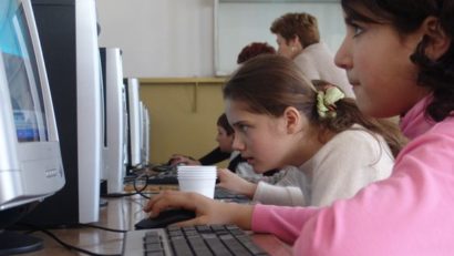 (AUDIO) Elevii din Deltă, pregătiţi la distanţă pentru examene