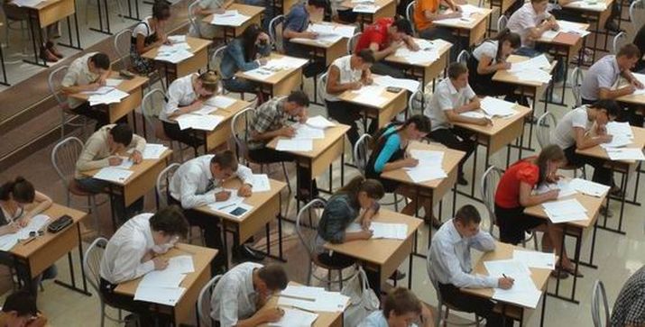 Lună de foc, plină de examene pentru elevi