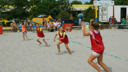 Festivalul de handbal pe plajă