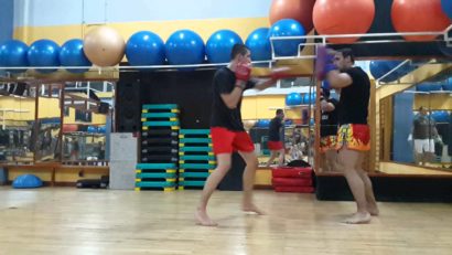 Luptătorii de kickboxing participă la Cupa Juniorii Tuzla