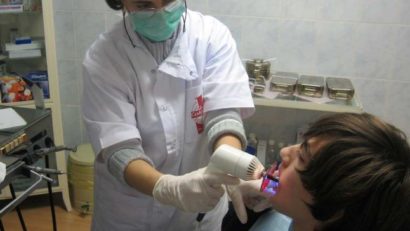 Lipsă acută de medici dentişti în şcolile din Constanţa