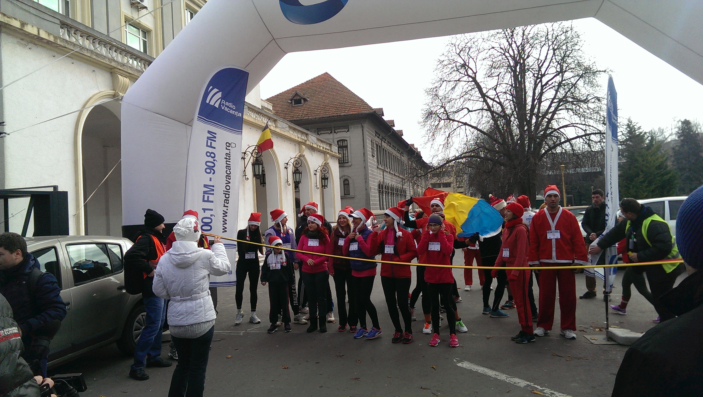 CONSTANŢA: Crosul SantaRun – cei care au alegat costumaţi în Moş Crăciun (foto)