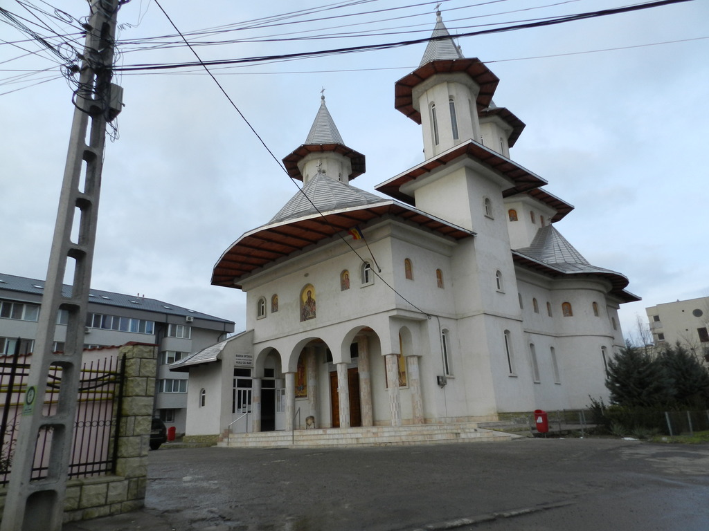 Elevi şi clerici, împreună pentru o cauză nobilă