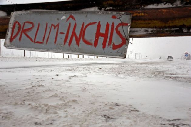 Patru drumuri naţionale şi zeci de drumuri judeţene şi comunale, ÎNCHISE