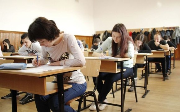 Elevii de clasa a VIII-a intră în febra Evaluării naționale