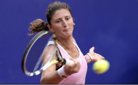 Irina Begu are meci greu cu Victoria Azarenka