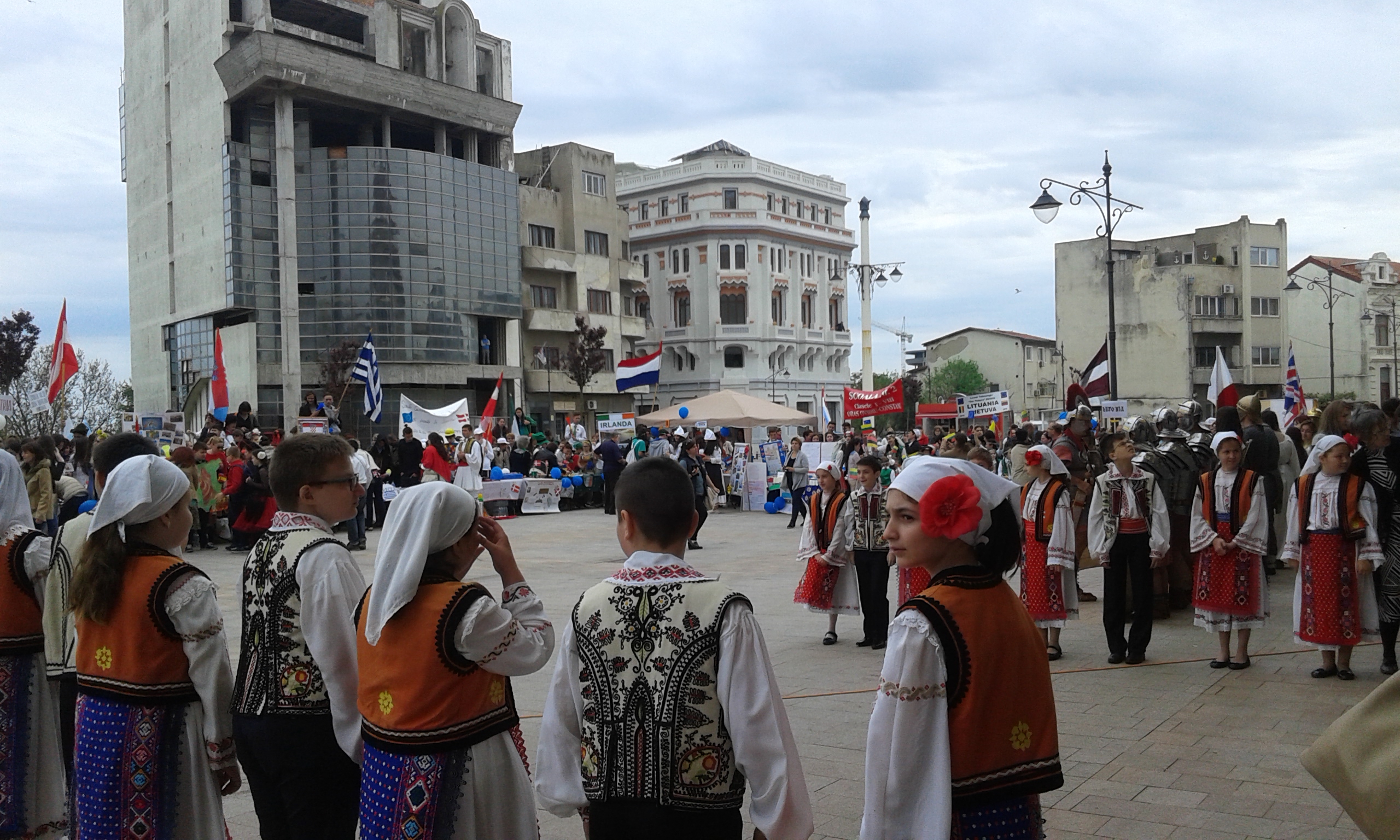 AUDIO: 800 de elevi și profesori din Constanța și Tulcea la ”Marșul Veseliei”