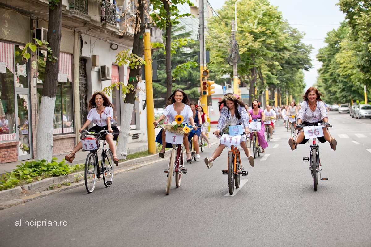 Frumoase, deștepte și bicicliste