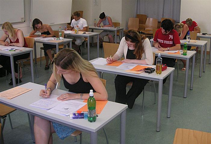 Elevii pot începe încă de acum, să se pregătească pentru examenele naţionale