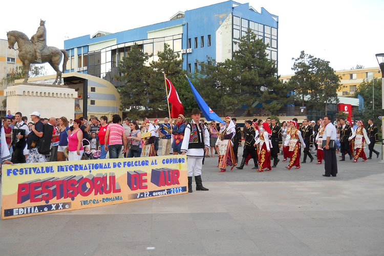 TULCEA. Festivalul Internaţional de Folclor „Peştişorul de Aur”