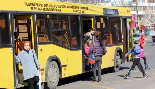 Tinerii din CONSTANȚA cer gratuitate la transportul în comun pentru elevi și studenți