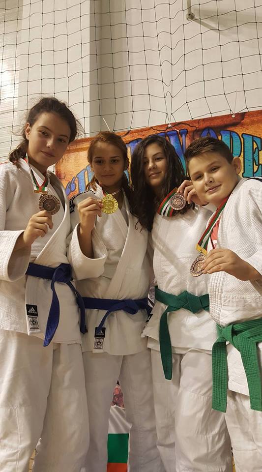 Medalii câștigate în Bulgaria de judoka de la LPS „Nicolae Rotaru” Constanța