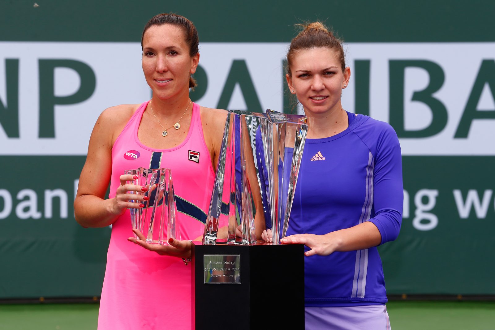 Simona Halep o învinge pe Jelena Jankovic în primul tur la Shenzen