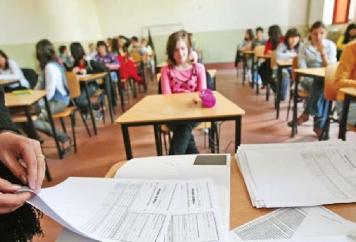 Elevii se pregătesc pentru simulările la Evaluarea Naţională şi Bacalaureat