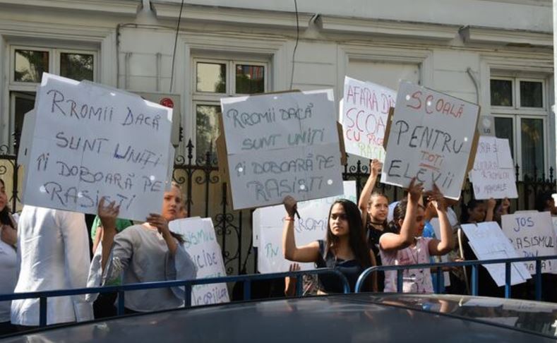 Protest împotriva rasismului în faţa Ministerului Educaţiei