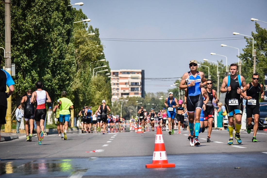 Peste 1.200 de sportivi participă la TriChallenge Mamaia