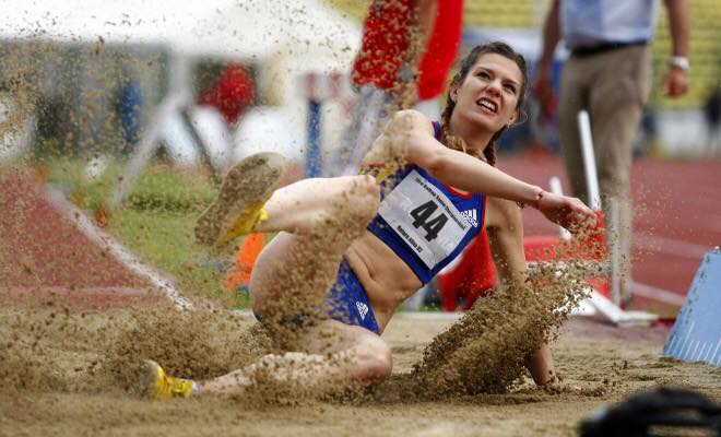 Universitatea „Ovidius” a premiat-o pe atleta Alina Rotaru