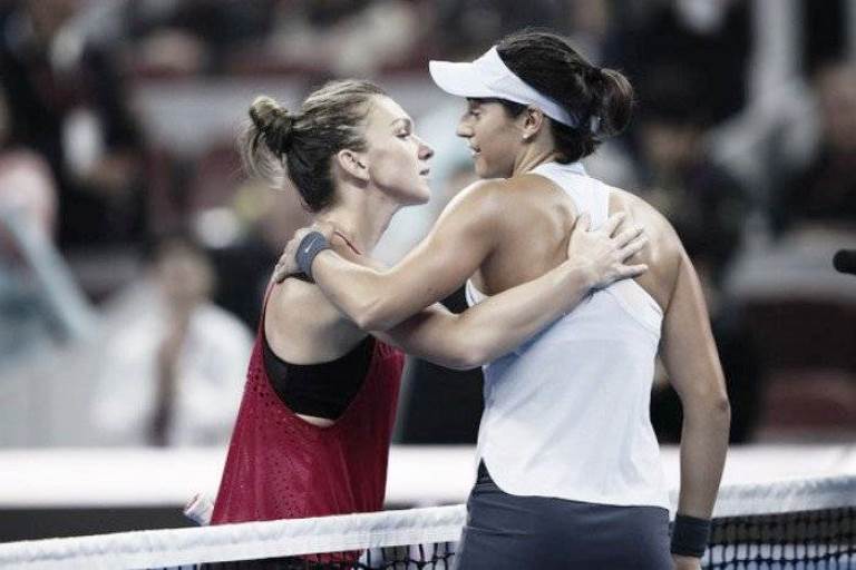 Simona Halep o învinge pe Caroline Garcia la Turneul Campioanelor 2017