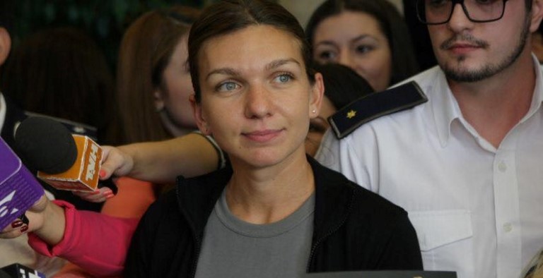 O primire călduroasă pentru Simona Halep la revenirea în România