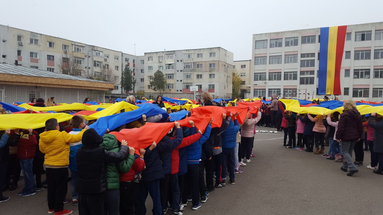 „Mesajul meu pentru România“ – Flashmob al elevilor constănțeni pentru marcarea Zilei Marii Unirii