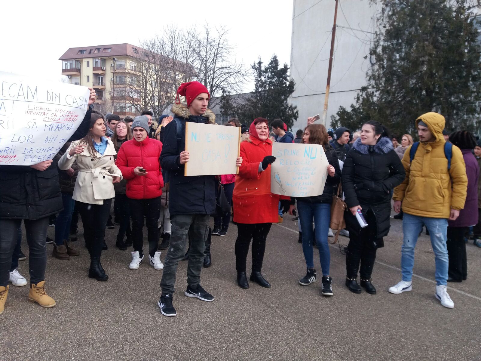 PROTEST la Colegiul Tehnic de Marină din Constanța! Elevii nu vor să fie mutați, iar liceul lor să devină școală militară (galerie foto)