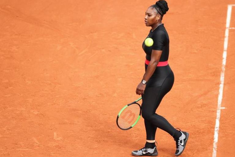 Serena Williams poartă un echipament special la Roland Garros