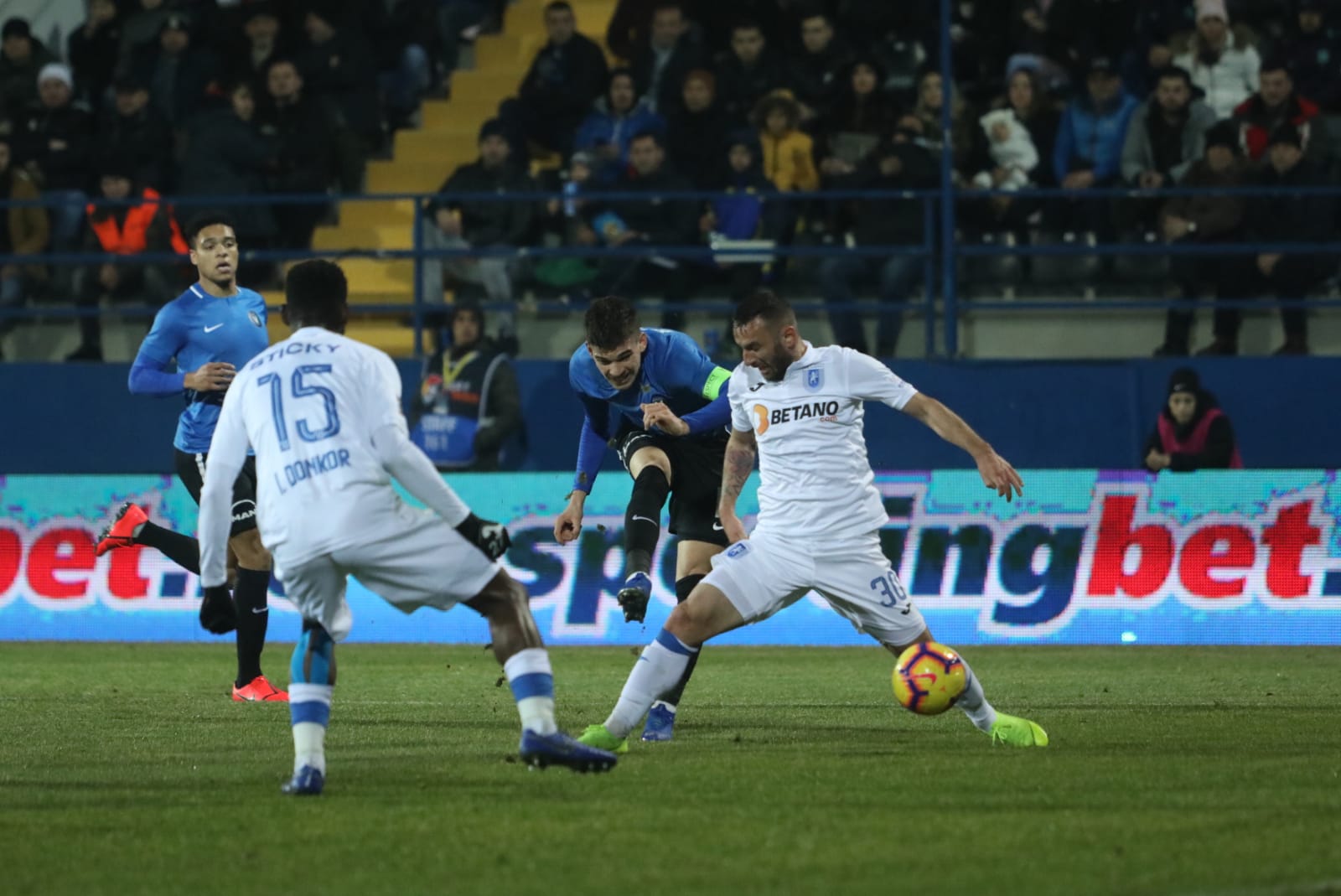 FOTBAL – F.C. Viitorul – Universitatea Craiova: 0 – 0