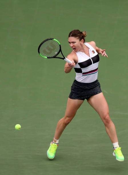 Simona Halep o învinge pe Lesia Tsurenko și este în sferturi la Dubai