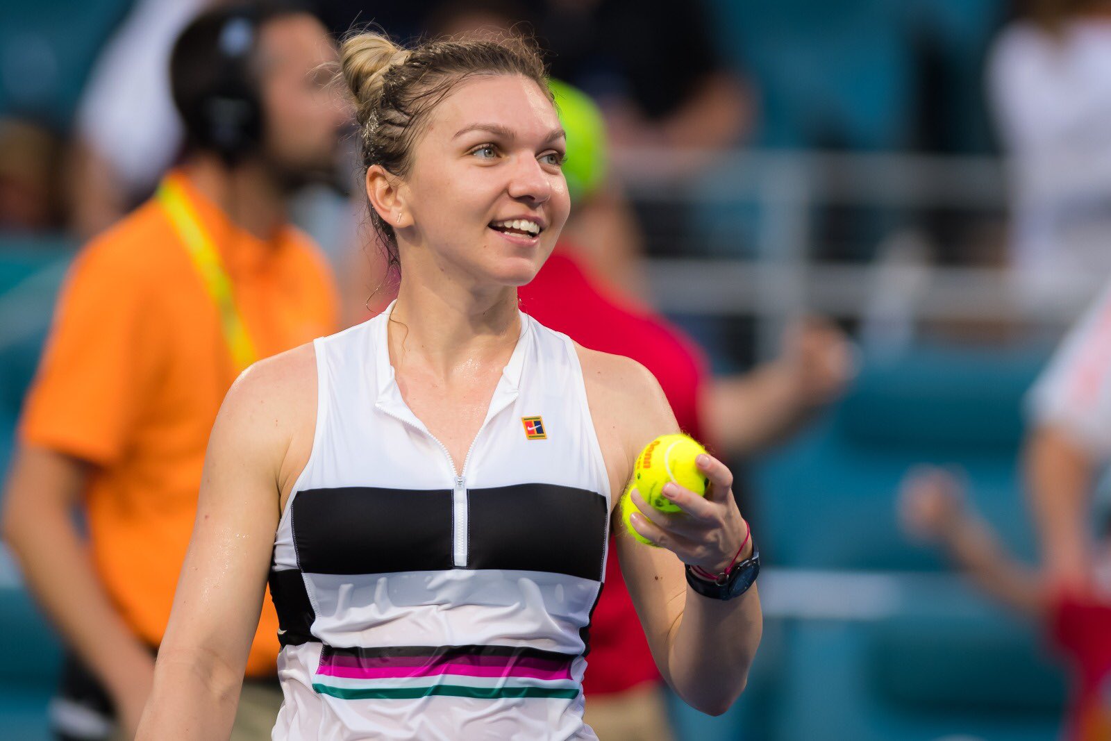 Simona Halep o învinge fără probleme pe Svetlana Kuzneţova și este în sferturi la Toronto