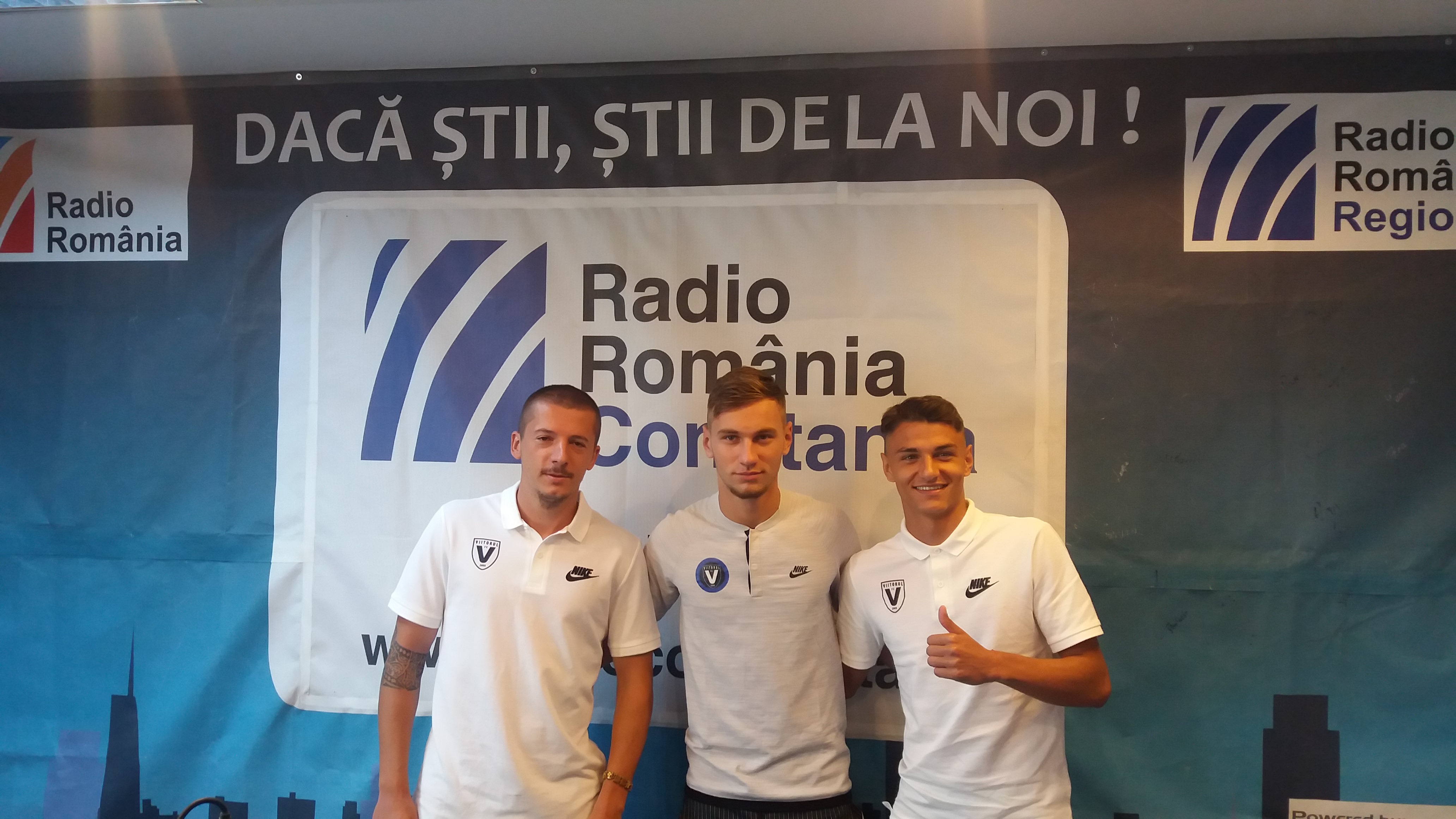 Fotbaliști de la FC Viitorul în vizită la Radio Constanța