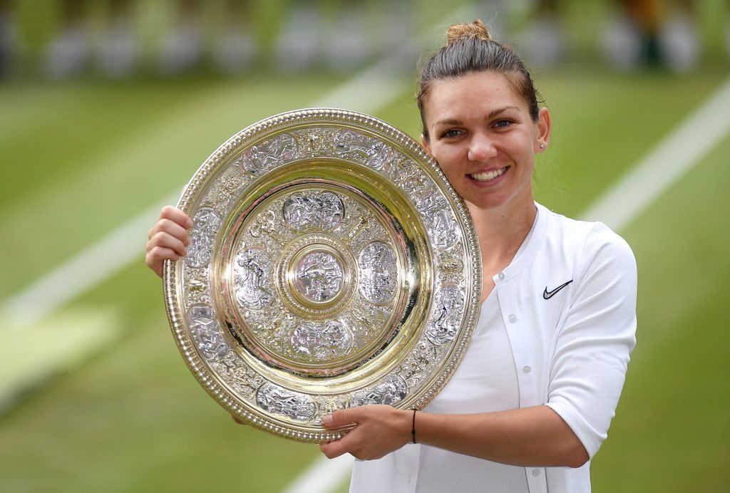 Simona Halep a prezentat trofeul de la Wimbledon pe Arena Naţională