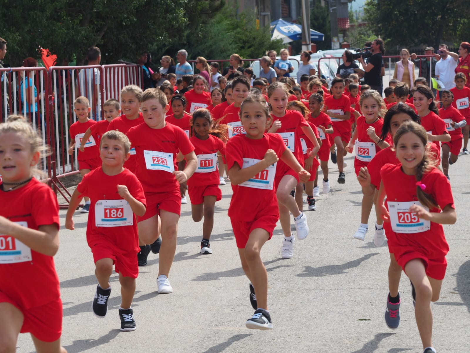 Proiectul „Împreună prin sport la Castelu” a mobilizat sute de copii