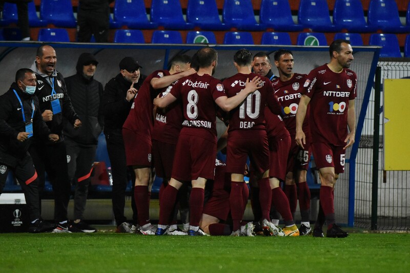 Fotbaliștii de la CFR Cluj vor primi marți seară, trofeul şi medaliile de campioni