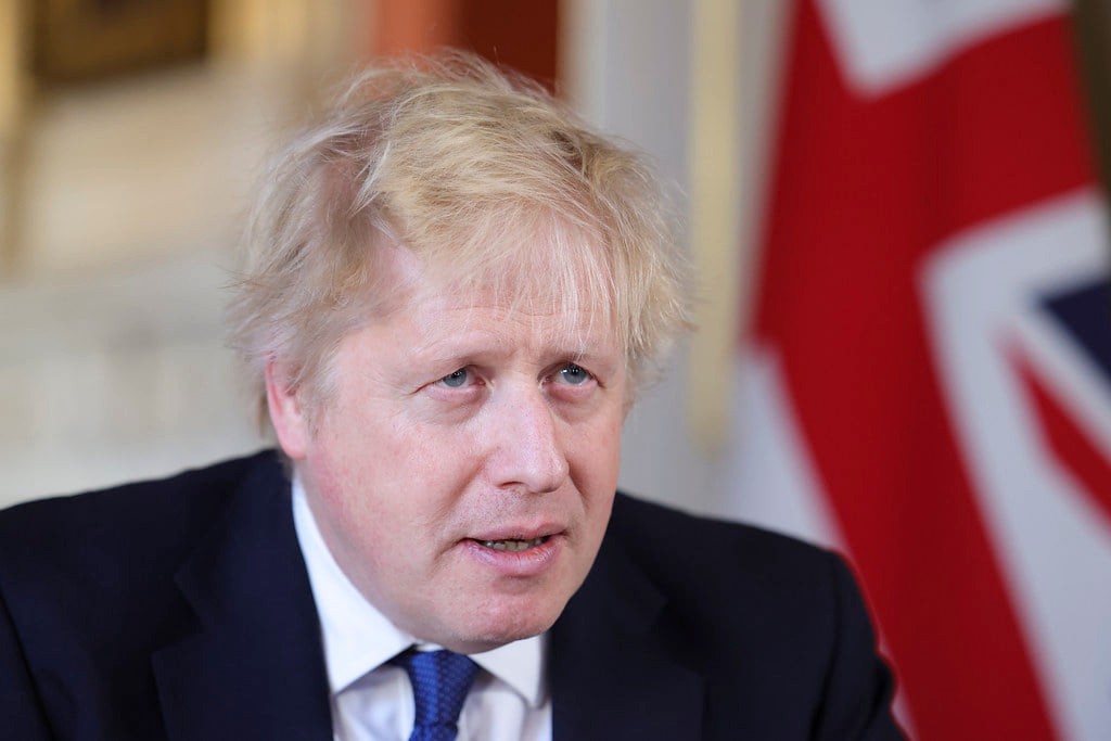 Boris Johnson demisionează din funcţia de premier