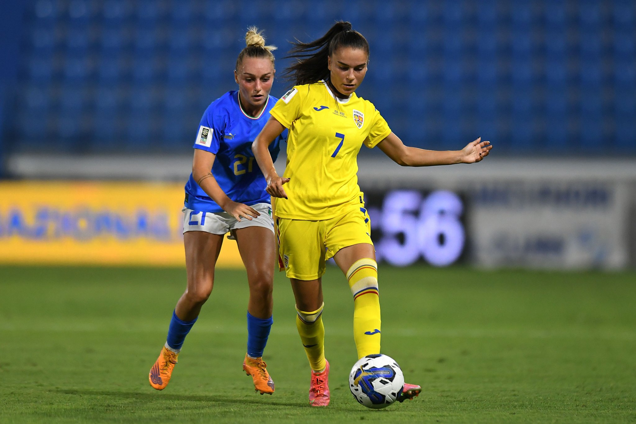 Naționala feminină de fotbal a României susține ultimul meci al anului