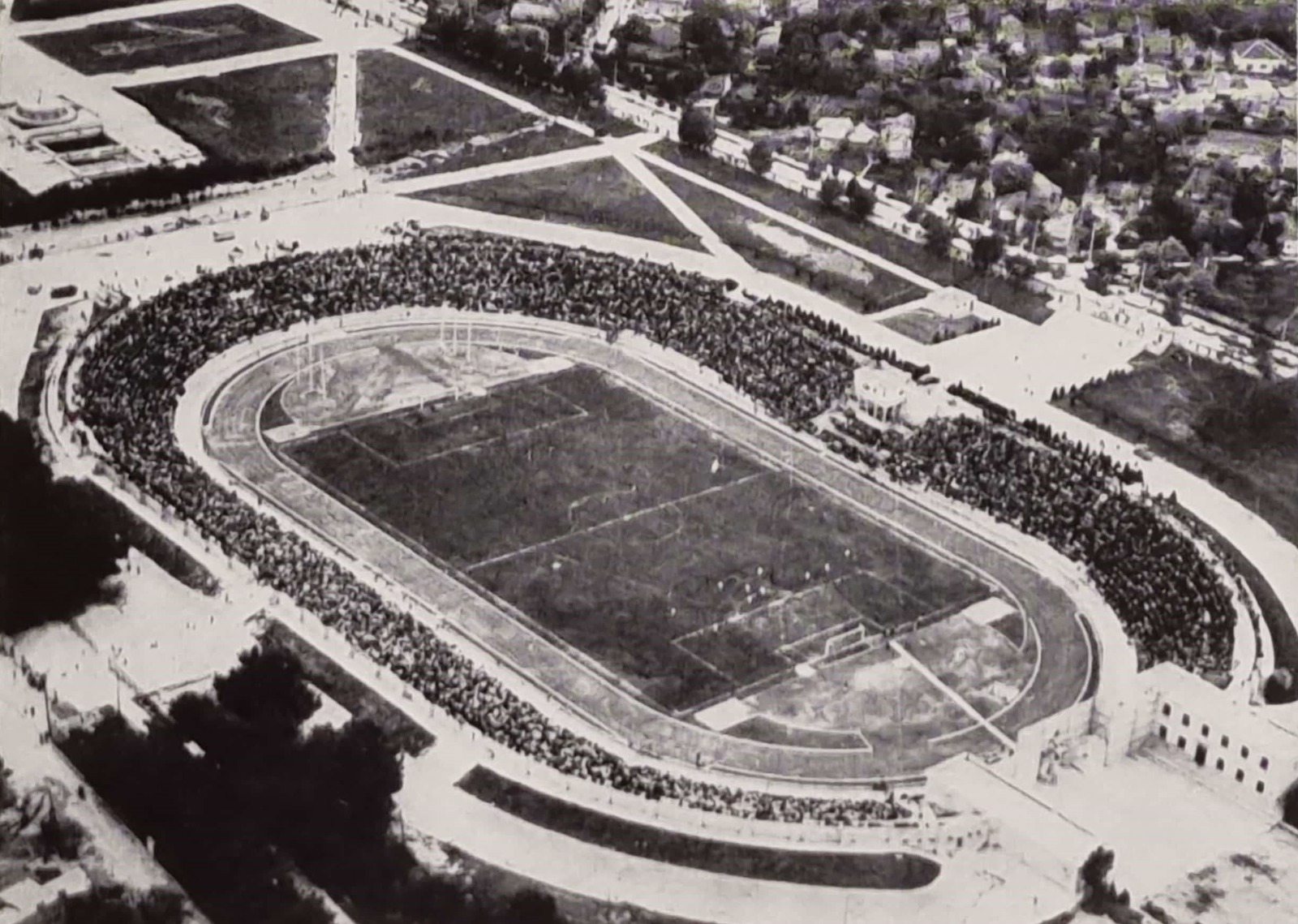 FOTO | Expoziția „Stadionul FARUL – Templul sportului constănțean” va fi inaugurată mâine, la Biblioteca Judeţeană