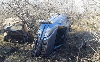 masina rasturnata Tuzla, accident - foto - ISU Dobrogea