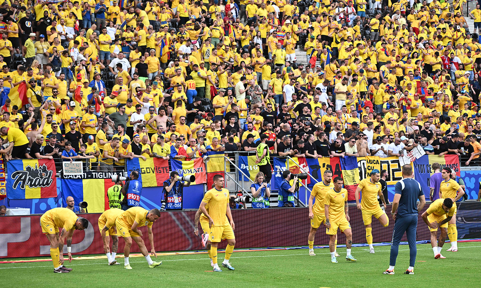 UEFA a rezervat un număr mic de bilete pentru fanii români la meciul cu Olanda