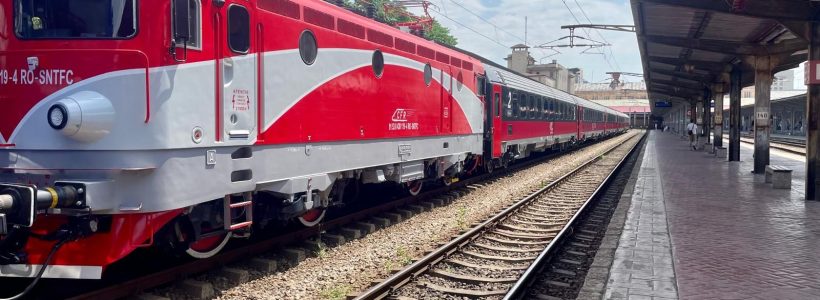 tren modernizat locomotiva crf calatori